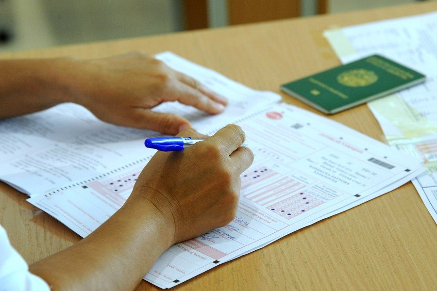 Abituriyentlarga ruxsatnomalar berish boshlandi
